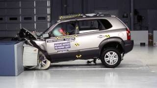 2006 Hyundai Tucson moderate overlap test [upl. by Lucien]