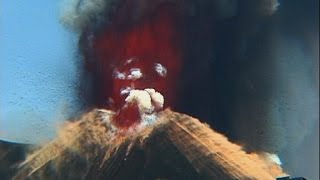 Mt ETNA eruption amp a man who walked on Lava flow 溶岩流の上を歩く男 VOLCANOisamu [upl. by Ameerak]