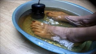 Could Detox Foot Baths Actually Remove Toxins From Your Body [upl. by Stock]