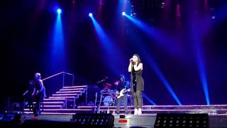 Laura Pausini  Destino Paraiso Live at Barcelona [upl. by Novello97]