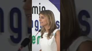 Manuela DÁvila ganhando o prêmio em 2009 [upl. by Petuu]