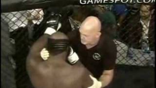 EliteXC Kimbo Slice vs Petruzelli  Kimbo knocked out in 14 seconds [upl. by Ahsiekan927]