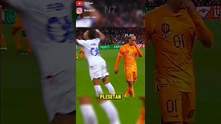 Momen NAHA BISA KITU Didunia Sepakbola 🤣 shorts [upl. by Nylrehc]