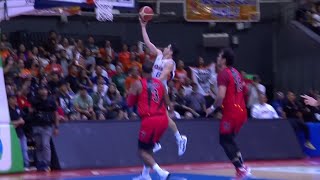 Meralco OUTHUSTLING San Miguel in the clutch 😤  PBA SEASON 48 PHILIPPINE CUP [upl. by Malvino]