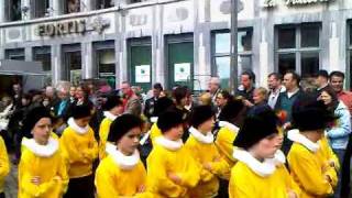 Procession du Doudou sur la place de Mons [upl. by Orteip]