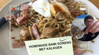 Homemade Bami Goreng met kalkoen  Planet Kook 84  Planet Michell [upl. by Adlih]