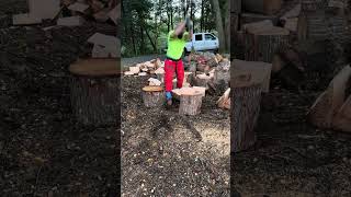 Fiskars x27 vs 8lb isocore splitting big wood Can I outsplit a hydraulic splitter [upl. by Hanser]