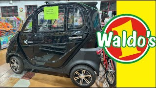 El auto eléctrico de Waldo´s para ir por las tortillas [upl. by Ahsiekrats]