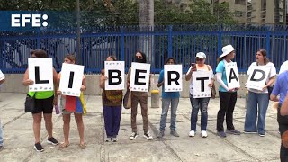 Opositores venezolanos protestan contra el resultado electoral tras dos meses de las presidenciales [upl. by Aramoiz]