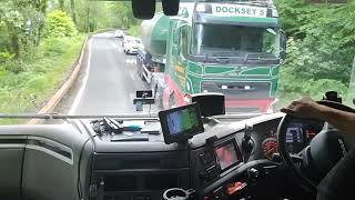 LGVHGV A82 Scotland Meeting 2 trucks head on TIGHT road TIGHT squeeze [upl. by Jepum]