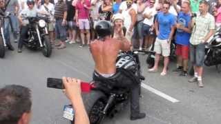 ORIGINAL Swiss Harley Days Motorcyclist epic fail in the middle of the crowd quotIL BULLO DI TURNOquot [upl. by Acinoryt]