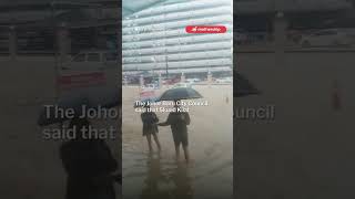 Several vehicles were caught in the flash floods sgnews johor flood [upl. by Gayler]