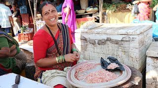 Eating Indian Seafood in MADH ISLAND amp Visiting a HUGE Pagoda  Mumbai India [upl. by Burkley]