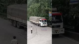 AKSI TRUCK TRINTO MELINTASI JALUR SITINJAU LAUIK sitinjaulauikpadang shortvideo shorts [upl. by Ymorej947]