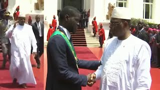 Macky Sall quitte le Palais de la République raccompagné par le PR Bassirou Diomaye Diakhar Faye [upl. by Gwynne837]