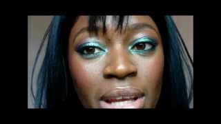 Maquillage effet mouillé Vert pastel et Turquoise London cosmetics [upl. by Nic]