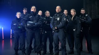 110 Berlin Das ist ein offizieller Recruitingfilm der Polizei Berlin aber nicht was ihr denkt [upl. by Aneekat]