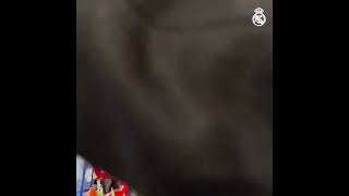 Vinicius regala su camiseta a una aficionada madridista en el Sadar [upl. by Otnicaj]