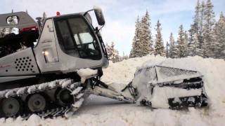 Prinoth Everest pushing snow Hafjell [upl. by Shipley812]