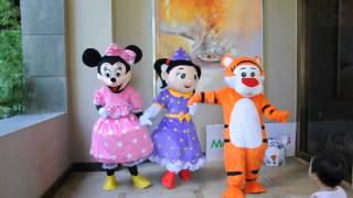 MascotShowscomMinnie Little Girl and Good Tiger Mascots Dance Video [upl. by Aylad40]