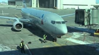 American Airlines Boeing 737800 Pulling into Gate A12 at CYYZ [upl. by Willa]