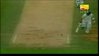 Unbelievable Run Out With Foot  Australia vs New Zealand  Football Kick by Mitchell Johnson [upl. by Aitas]