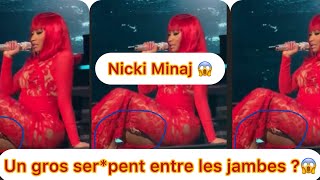 S’agitil d’un GROS SERPENT ENTRE SES JAMBES EN PLEIN LIVE  😱 NICKI MINAJ EN LIVE RED DRESS [upl. by Bywaters]