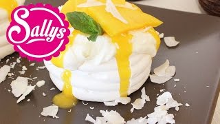 Mini Pavlova mit Mango und Kokos  einfaches schnelles und leichtes Dessert  Sallys Welt [upl. by Yelnek378]