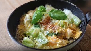 Rührei mit Mozzarella Caprese  KetoGenix LowCarb Rezepte [upl. by Schmidt752]