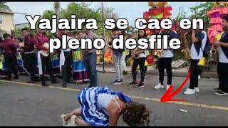 yajaira se cae en pleno desfile en San Emigdio 🇸🇻🙌 [upl. by Darrick]