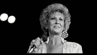 Tammy Wynette Live  1981  Full Concert [upl. by Eeldarb]