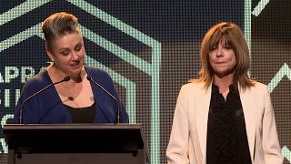 Jenny Morris inducted into the NZ Music Hall of Fame at the 2018 APRA Silver Scroll Awards [upl. by Dnalevelc]