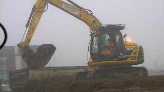 JCB JS 130 LC Loading Muck Wagon [upl. by Nick655]