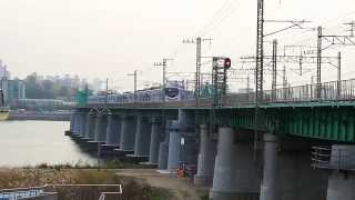 한강철교를 건너가는 경춘선 전동차  Hangang railway bridge cross over Gyeongchun Line Electric trains [upl. by Haelem]