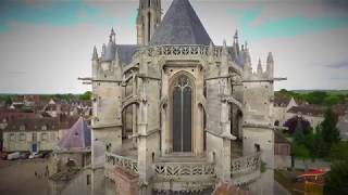 La cathédrale NotreDame de Senlis vue par drone [upl. by Elay424]