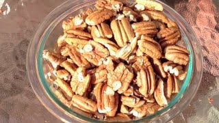 THE EASIEST WAY TO SHELL AND CRACK PECANS UNDER 30 SECONDS [upl. by Ataymik]