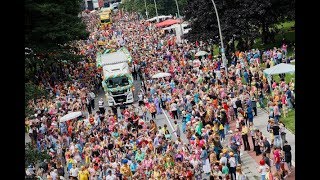 Schlagermove 2018 in Hamburg Sollte die schrille Party aus St Pauli verbannt werden [upl. by Airdnassac]