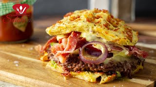 Keto CHAFFLE Smash 🍔 BURGER I das ultimative LOW CARB Burger Rezept [upl. by Zelikow485]